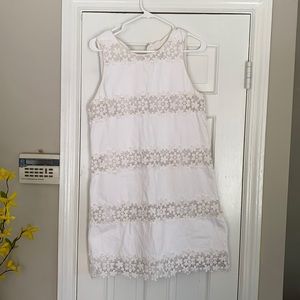 White lace sleeveless dress